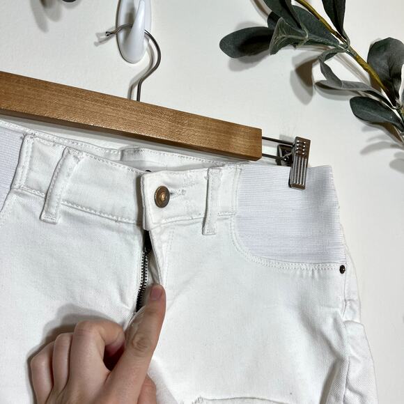 DL1961 White Renee Maternity Shorts LAST CALL - Picture 2 of 5